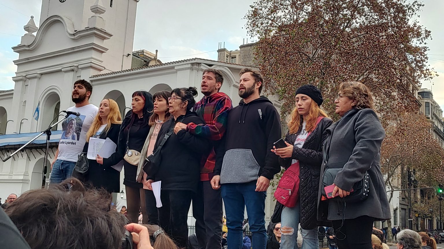 Familiares de detenidos por la movilización contra la Ley Bases